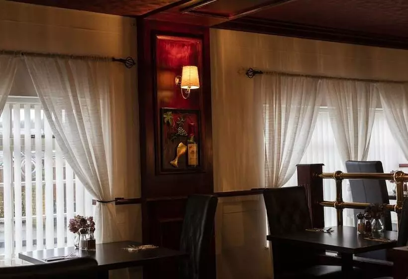 هتل The Isca Arms