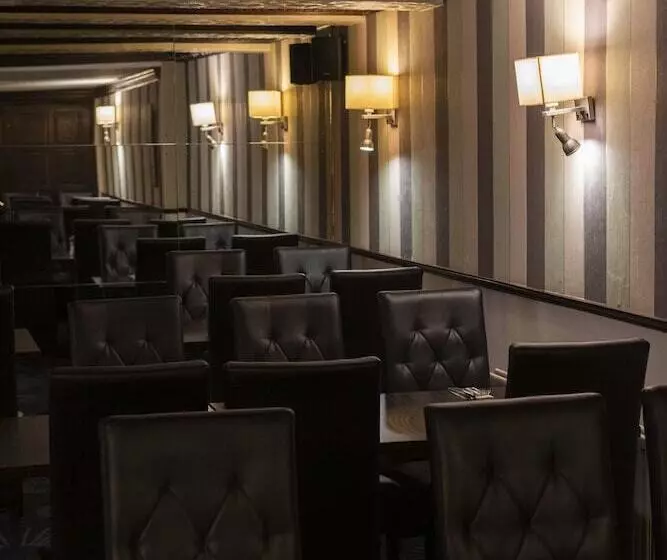 هتل The Isca Arms