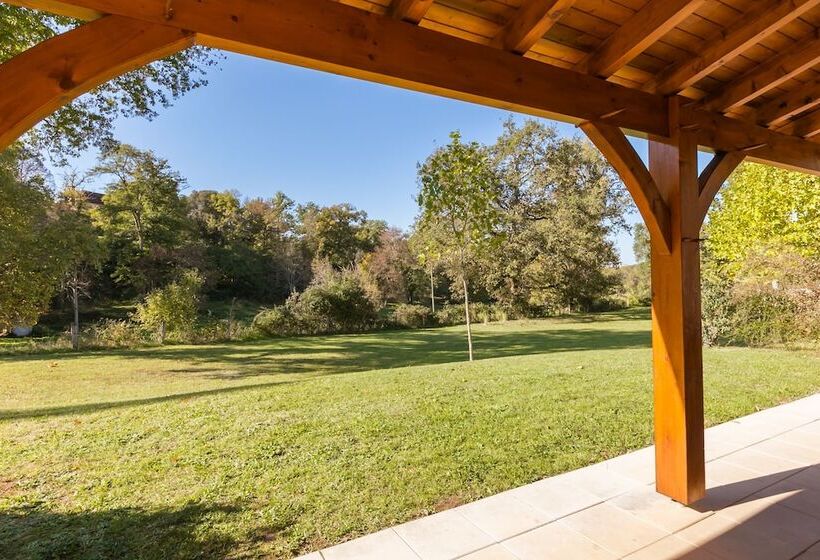 فندق Village De Montmarsis