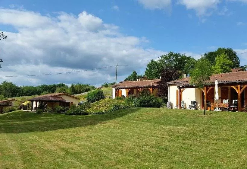 هتل Village De Montmarsis
