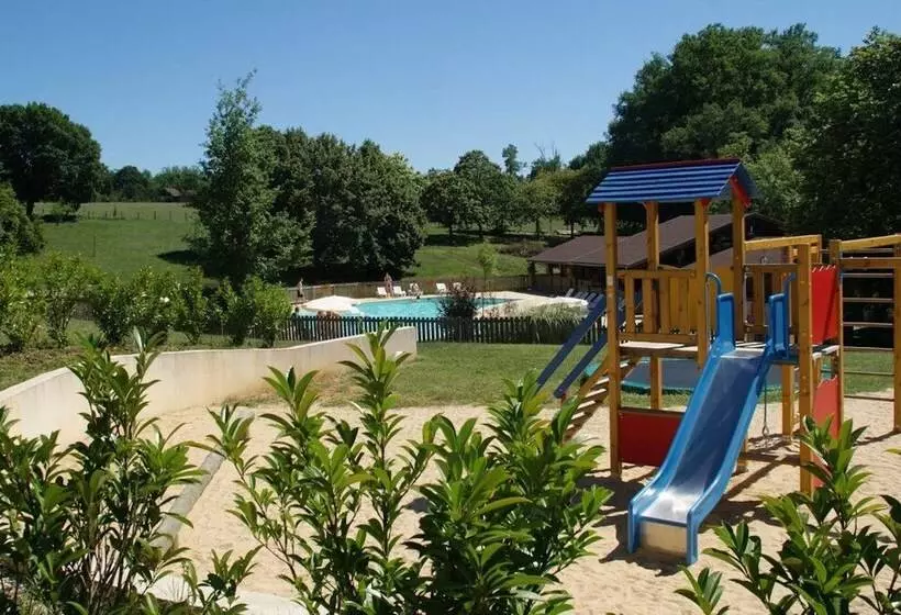 هتل Village De Montmarsis