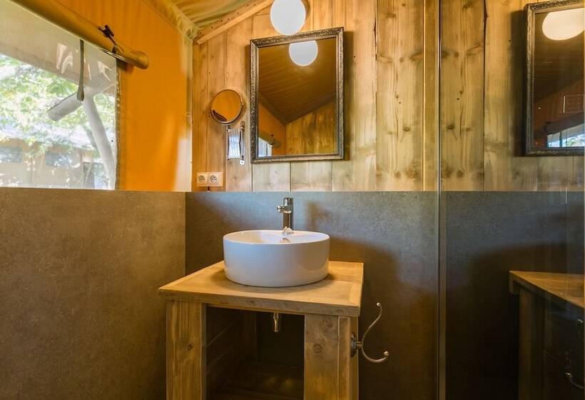 فندق Village De Montmarsis