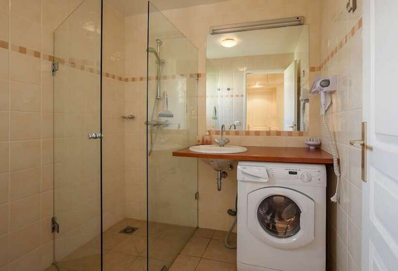 فندق Village De Montmarsis