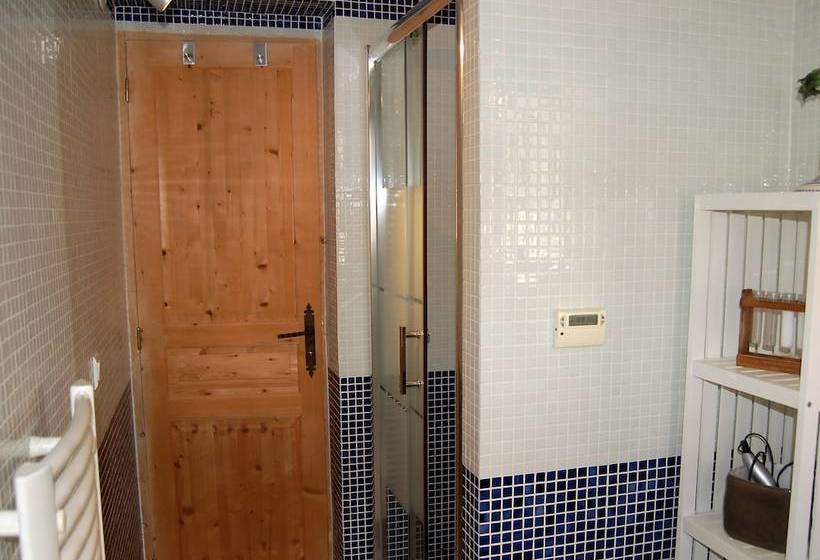 بنسيون Les Gites Du Rocher Du Pieï