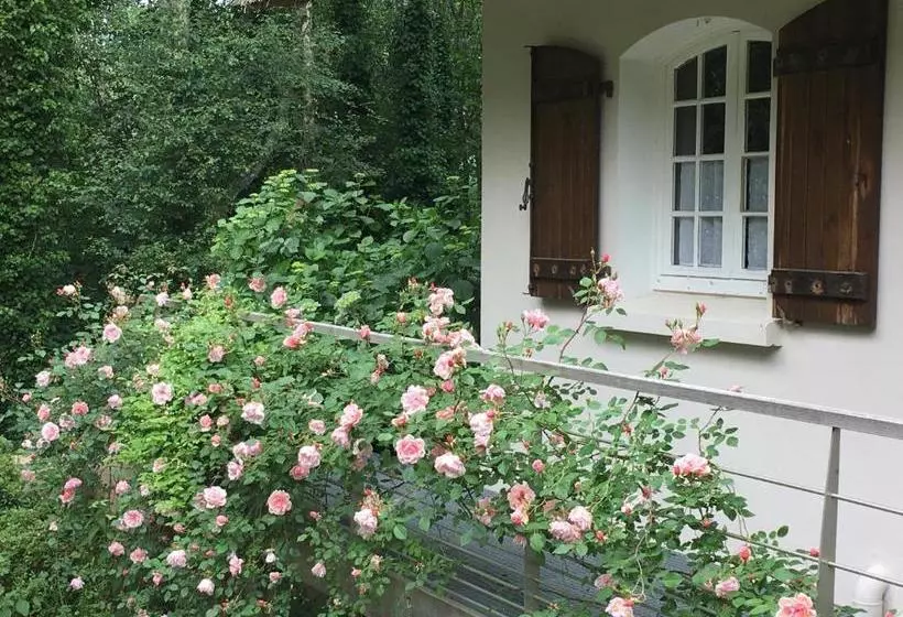 پانسیون Stang Roz House