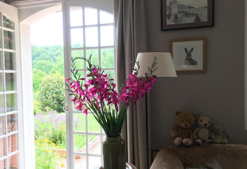 بنسيون Stang Roz House