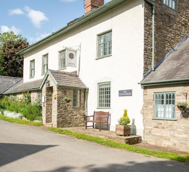 ペンション The Coach House