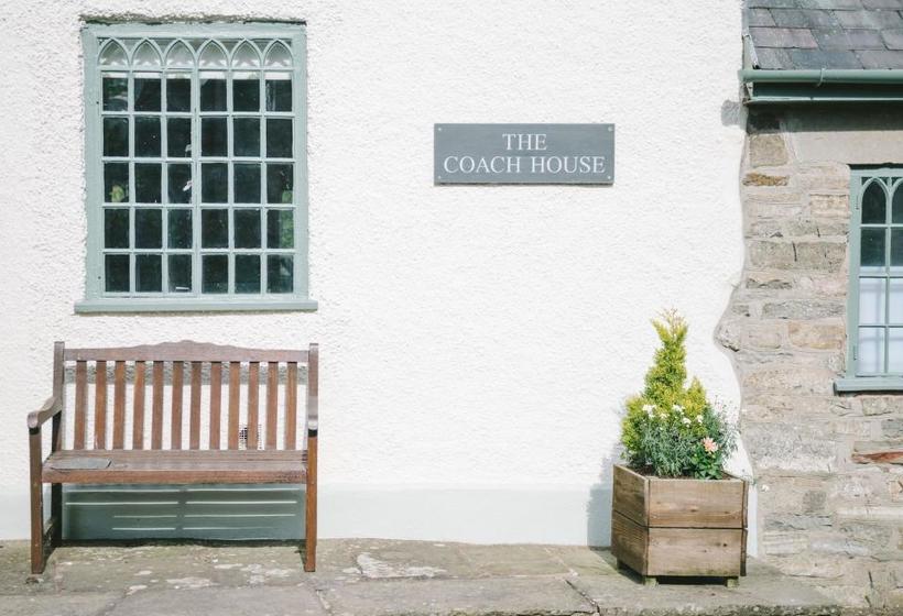 ペンション The Coach House