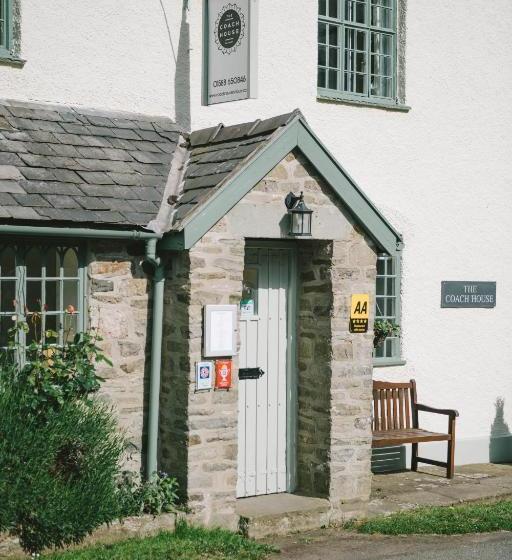 ペンション The Coach House