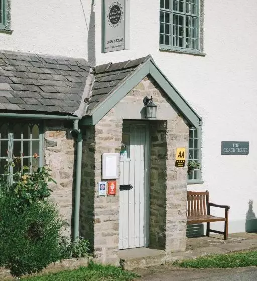 ペンション The Coach House