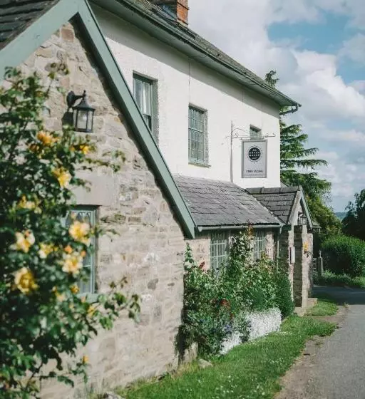 ペンション The Coach House