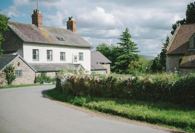 ペンション The Coach House