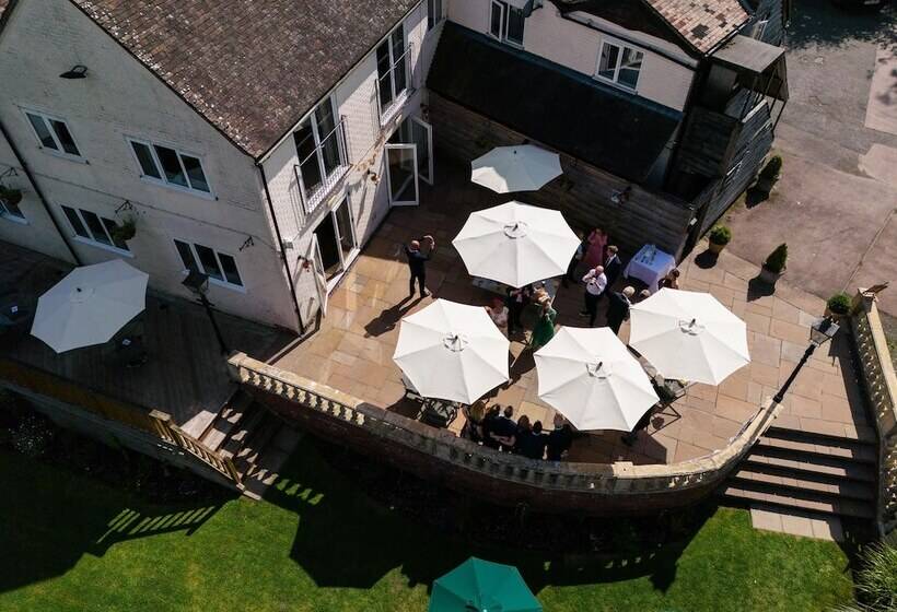 مسافرخانه The Manor At Abberley