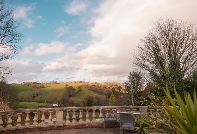 مسافرخانه The Manor At Abberley