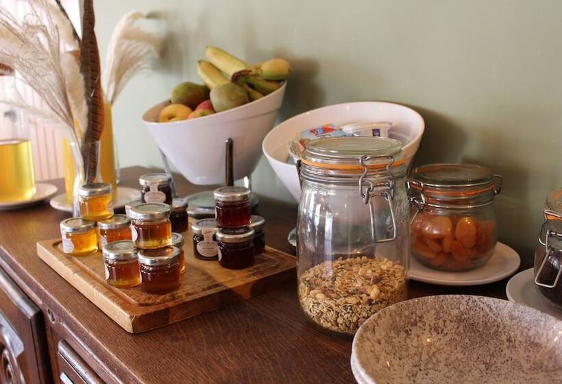 مسافرخانه The Manor At Abberley