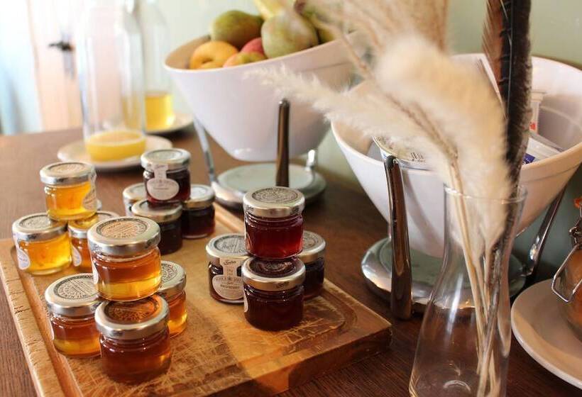 مسافرخانه The Manor At Abberley