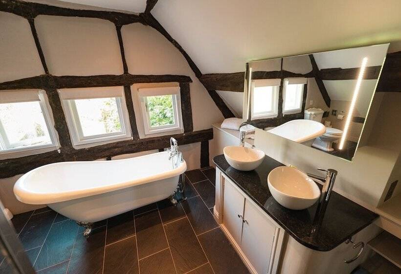 مسافرخانه The Manor At Abberley