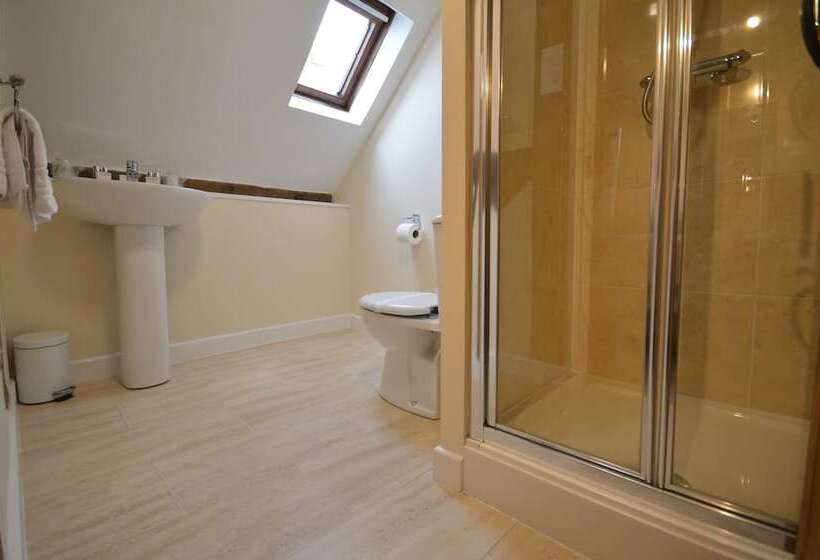 مسافرخانه The Manor At Abberley