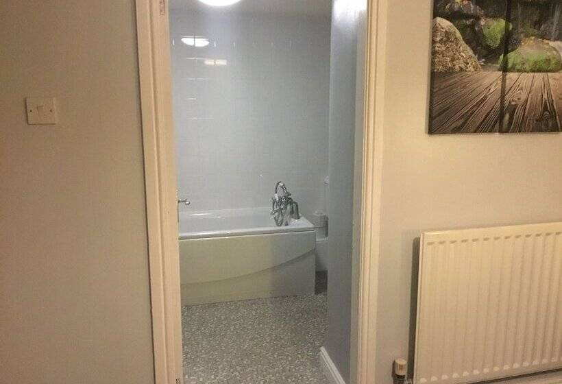 בית מלון כפרי Kings Arms