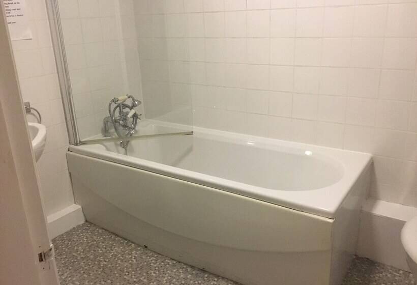 בית מלון כפרי Kings Arms