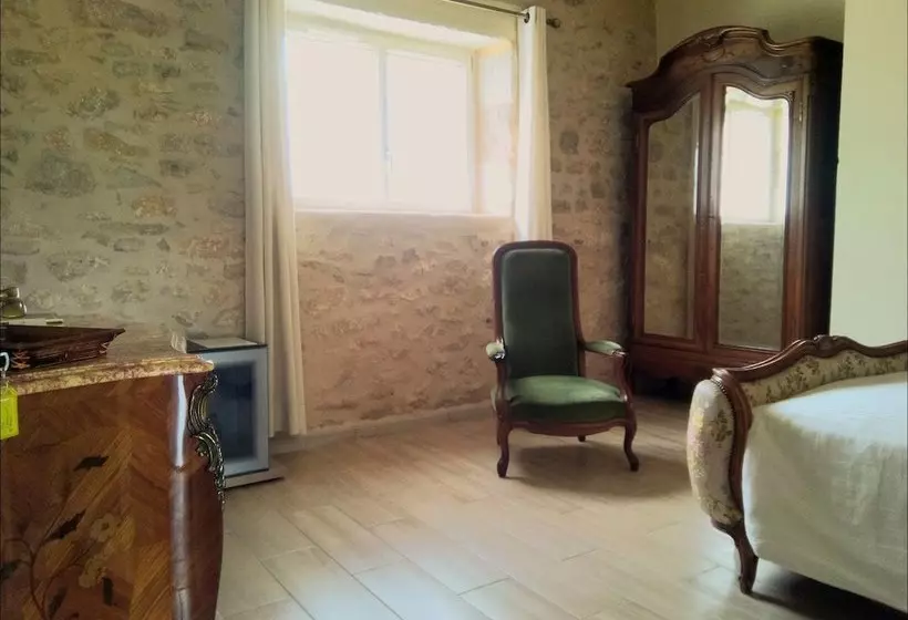 Relais De Montgeoffroy B&b