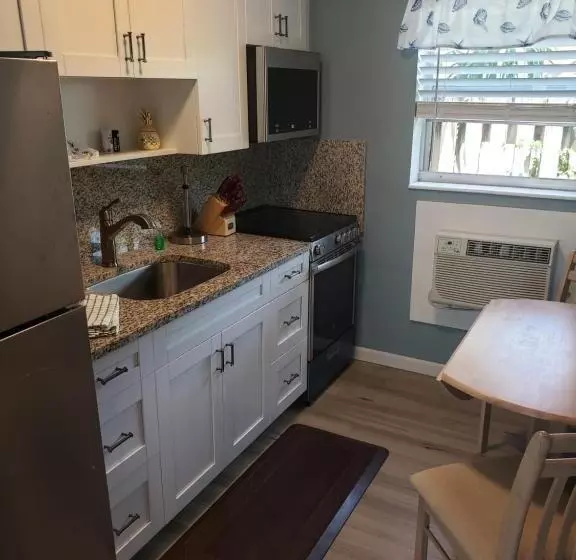 مُتل Ashley Brooke Beach Resort