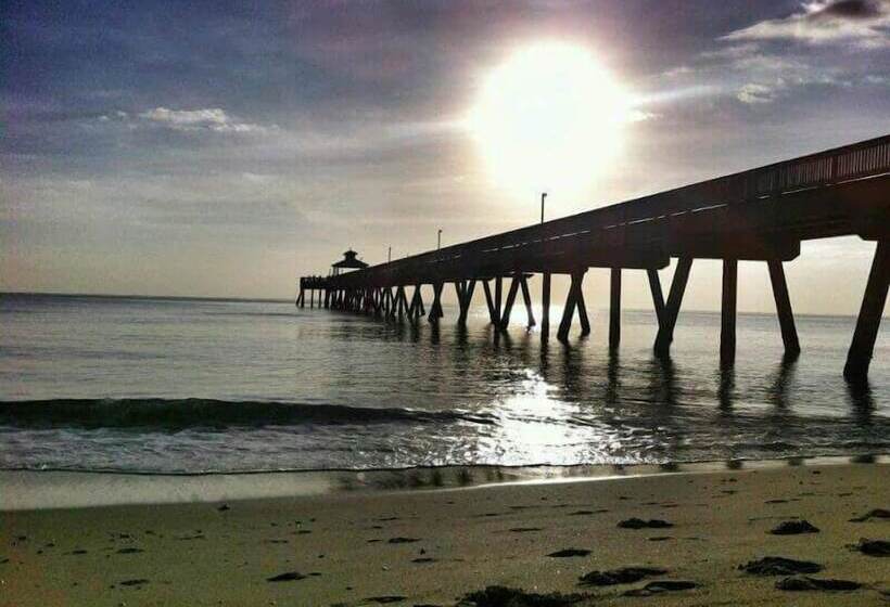 모텔 Ashley Brooke Beach Resort