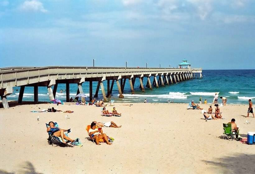 모텔 Ashley Brooke Beach Resort