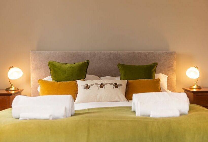 مسافرخانه The Manor At Abberley