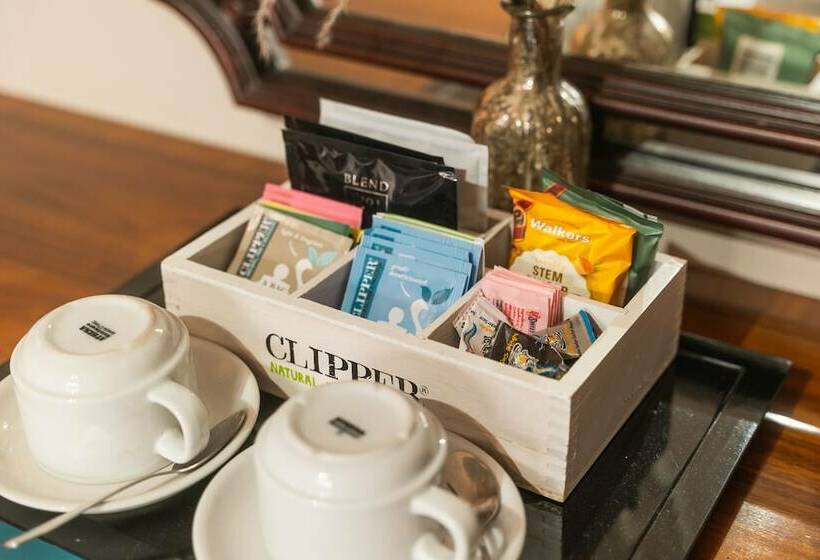 مسافرخانه The Manor At Abberley