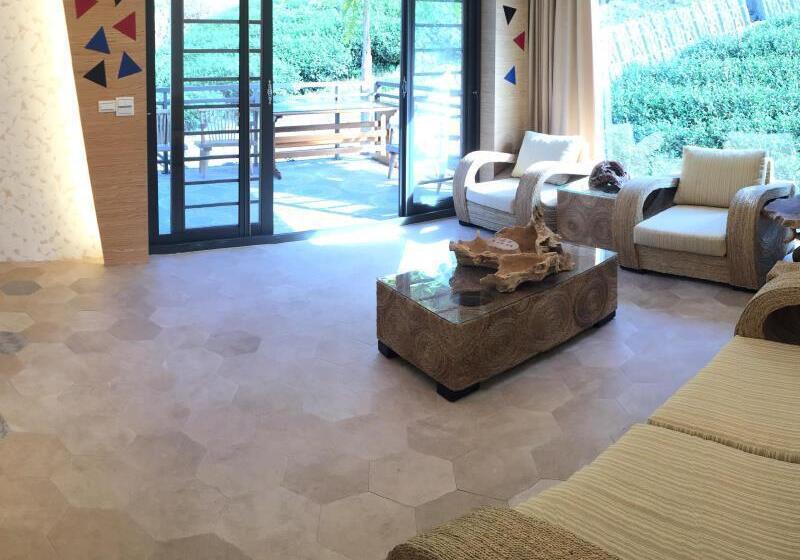 تختخواب و صبحانه Applause In The Mountain