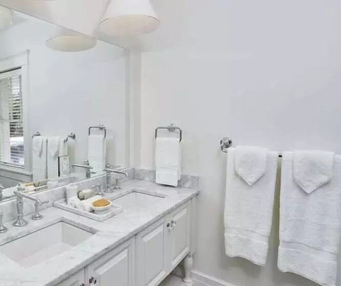 تختخواب و صبحانه The Smith Steiner