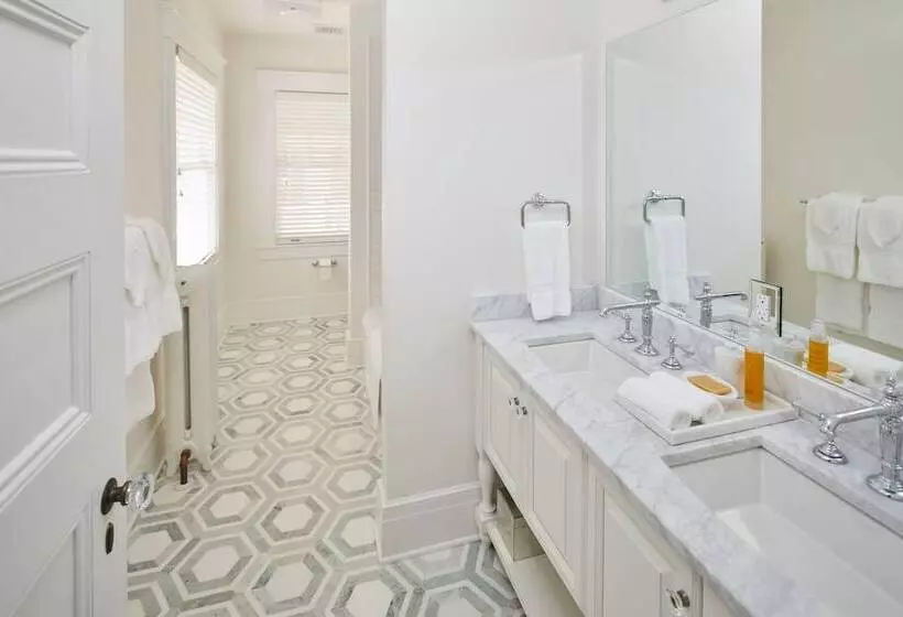 تختخواب و صبحانه The Smith Steiner