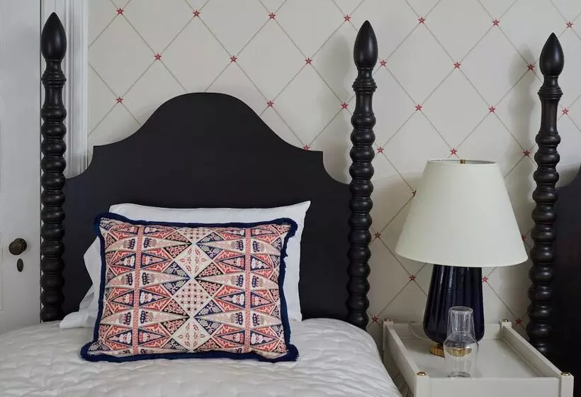 تختخواب و صبحانه The Smith Steiner