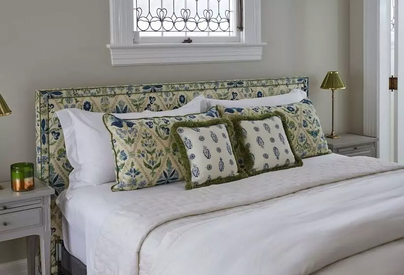 تختخواب و صبحانه The Smith Steiner