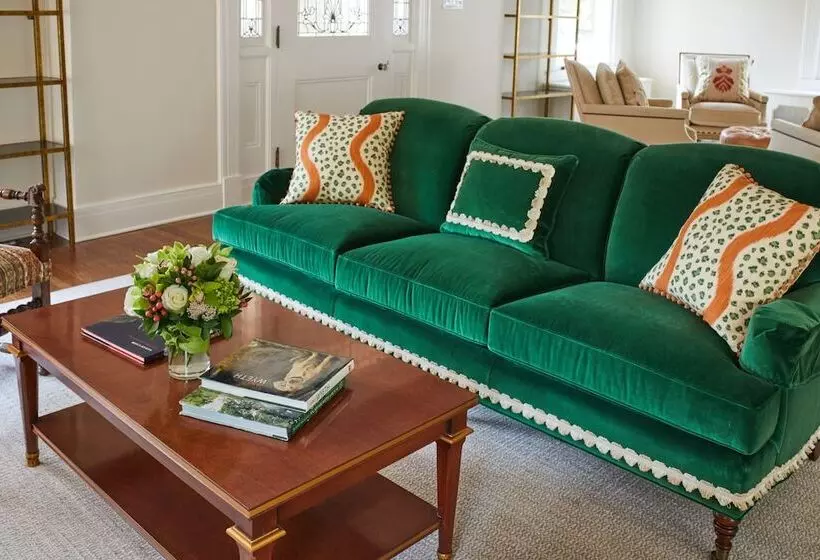 تختخواب و صبحانه The Smith Steiner