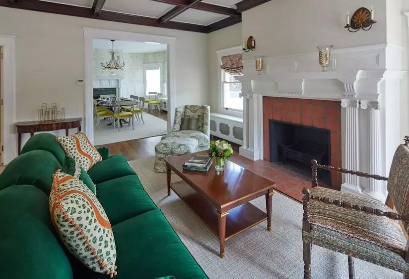 تختخواب و صبحانه The Smith Steiner