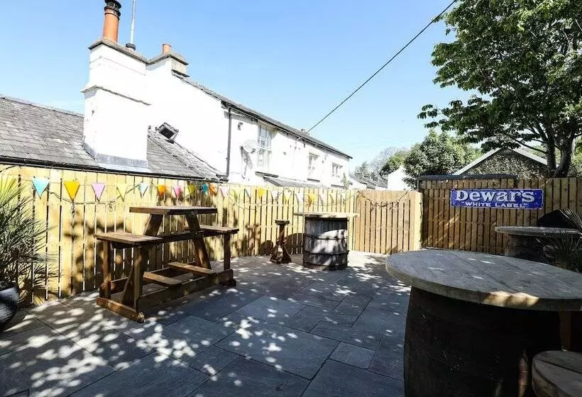 مسافرخانه Hare & Hounds