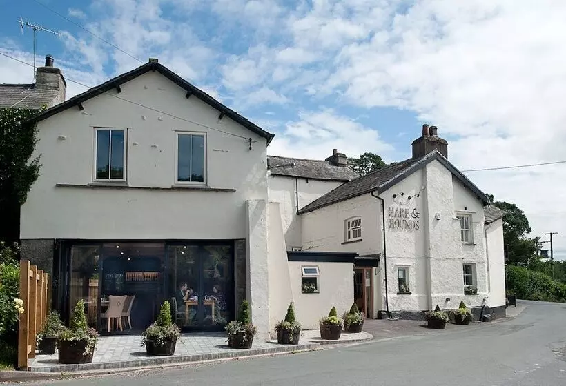 مسافرخانه Hare & Hounds