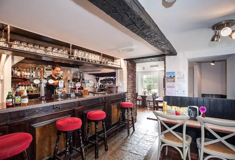 مسافرخانه Hare & Hounds