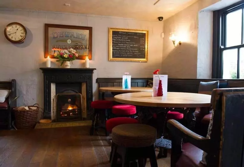 مسافرخانه Hare & Hounds