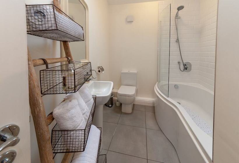 客栈  Hare & Hounds