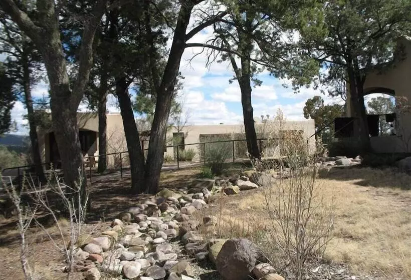 Hotelli Bear Mountain Lodge