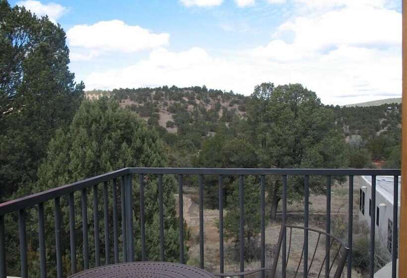 Отель Bear Mountain Lodge