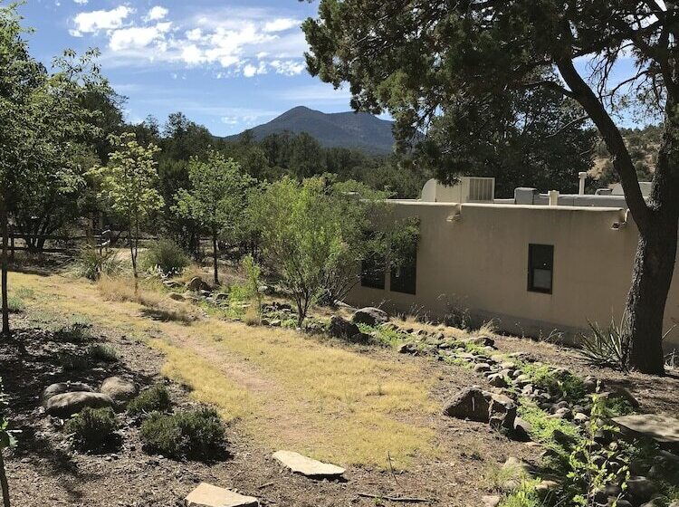 Отель Bear Mountain Lodge