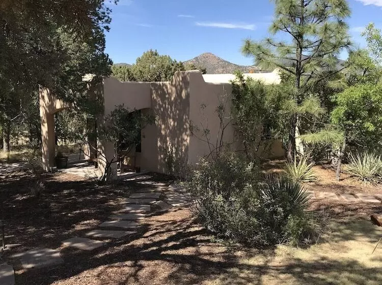 Hotelli Bear Mountain Lodge