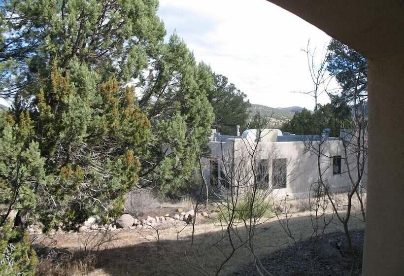 Отель Bear Mountain Lodge