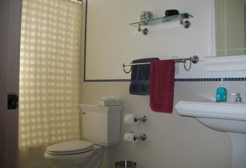 Отель Bear Mountain Lodge