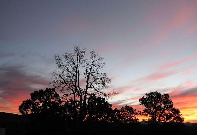 Отель Bear Mountain Lodge