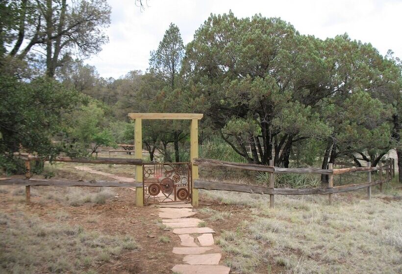 Отель Bear Mountain Lodge